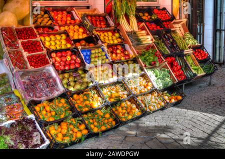 Bunte Obst- und Gemüsemarkt in der Feria Street Stockfoto