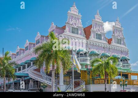 Farbenfrohe Gebäude, Oranjestad, Aruba, West Indies Stockfoto