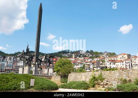 Blick auf die Altstadt, vor dem Assen-Denkmal, Veliko Tarnovo, Provinz Veliko Tarnovo, Bulgarien Stockfoto