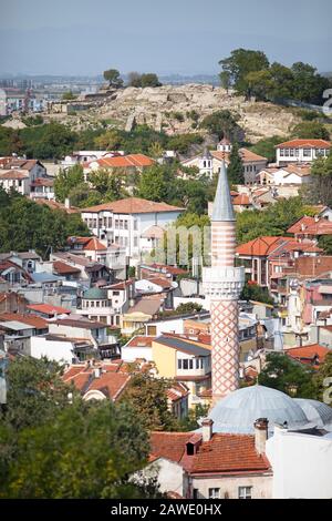 Blick auf die Stadt vom Danov Hill, im Hintergrund der Nebet Hill und die Ruinen der antiken Stadt Philippopolis, Plovdiv, Kulturhauptstadt Europas Stockfoto