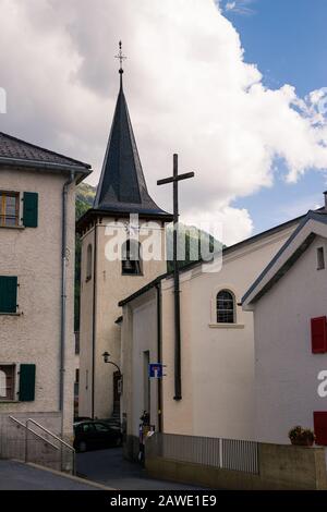 Saint-Luc, Wallis, Schweiz - 8. August 2018: Pfarrkirche des Alpendorfes St-Luc im Val d'Anniviers Stockfoto