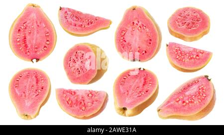 Isolierter, geschnittener Guava. Sammlung verschiedener Stücke gelber Haut pink fleischiger Guava-Früchte isoliert auf weißem Hintergrund mit Beschneidungspfad Stockfoto