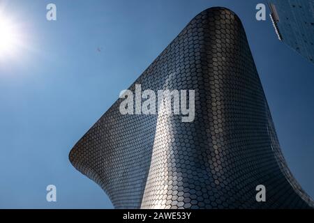 Außenansicht des futuristischen Museo Soumaya Museums in Mexiko-Stadt, Mexiko Stockfoto