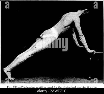 Die angewandte Anatomie und Kinesiologie, der Mechanismus der muskulären Bewegung . J Lernen Sie zu stehen, ist im Wesentlichen die gleiche in Bezug auf die Position des Stammes wie die Natürlichkeit von Quadrupeden. Hier wird der Stamm an seinen beiden Extremitäten abgestützt und sein Gewicht neigt dazu, ihn in der Mitte zu sacken, was eine Verlängerung oder eine Überstreckung der Wirbelsäule wäre. 220 BEWEGUNGEN DER WIRBELSÄULE Die Bauchmuskeln, wie die Beugungen der Wirbelsäule, müssen diese Bewegung verhindern und den Stamm teilweise gebeugt halten. Infolgedessen hat das junge Kind, wie die Quadrupeden, wahrscheinlich starke Bauchmuskeln, während sie davon sind Stockfoto