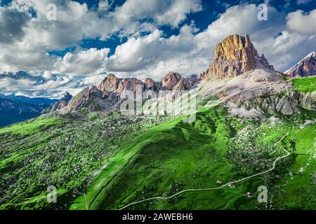 Passo Giau und Averau Gipfel in den Dolden, Luftbild Stockfoto