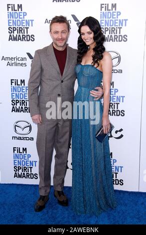 Santa MONICA, KALIFORNIEN - 08. FEBRUAR: Lydia Hearst und Chris Hardwick nehmen an den Film Independent Spirit Awards 2020 am 08. Februar 2020 in Santa Monica, Kalifornien, teilzunehmen. Foto: Crash/imageSPACE/MediaPunch Stockfoto