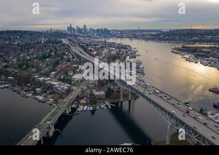 Drohnenaufnahmen der Skyline von Seattle Stockfoto