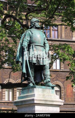 Statue von Szondy Gyorgy auf dem Kodaly-Platz in Budapest, Ungarn Stockfoto