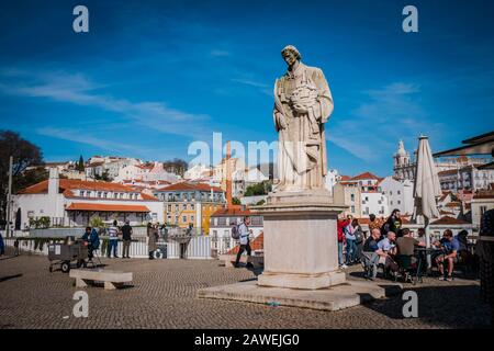 St. Vincent Denkmal in Miradouro das Portas do Sol Aussichtspunkt Stockfoto