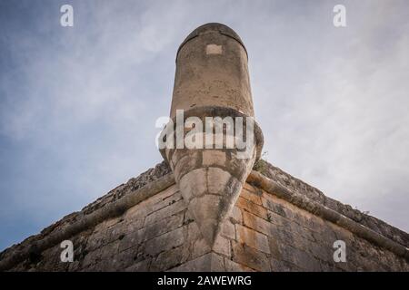 Die Festung Nossa Senhora da Luz de Cascais ist ein ehemaliges, stark befestigtes Fort und heute ein hochmarkiertes Handwerkerzentrum. Stockfoto