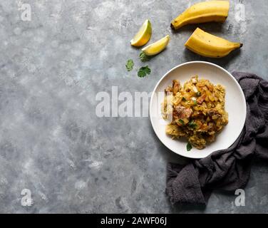 Fufu de platano verde maduro, Tacaho, Mofongo, gestampfte Kochbananen mit Schweinefleisch, Zwiebel. Puerto Rico. Amazonische Küche, Peru, Kuba Stockfoto