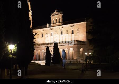 Kirche San Esteban und Kloster in der Nacht, Salamanca, Spanien Stockfoto