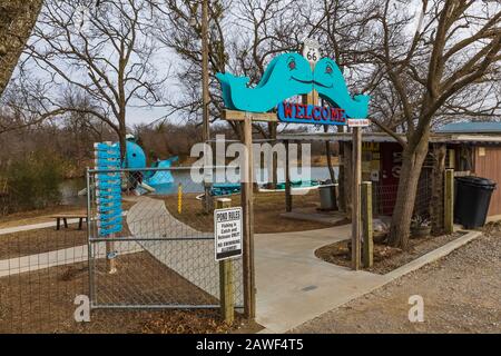 The Blue Whale of Catoosa, ein Familienpark entlang der Route 66 in Oklahoma, USA [keine Eigentumsfreigabe; nur für redaktionelle Lizenzierung verfügbar] Stockfoto