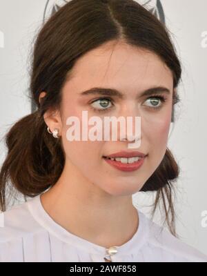 Santa Monica, Vereinigte Staaten. Februar 2020. Margaret Qualley nimmt am Samstag, den 8. Februar 2020, an den 35. Jährlichen Film Independent Spirit Awards in Santa Monica, Kalifornien, Anteil. Credit: UPI/Alamy Live News Stockfoto