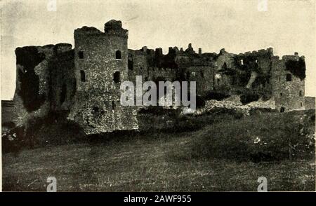 Anmerkungen zur Barry Genealogie in England und Wales. [Foto von W. M, Dodson, Bettws-y-Coed. SCHLOSS MANORBIER IN DER I905.. [Foto von W. M. Dodson, Bethvs-y-Coed. SCHLOSS MANORBIER IN DER I905. 21 und auch in dem von Strongbow, der ihm gefolgt war, und in den Teilsätzen dieser Insel. Unsere Sorge ist nicht direkt mit diesen Tatsachen, außer soweit sie mit de Barris in Verbindung standen; Aber abgesehen von ihrem Allgemeininteresse war es notwendig, sie nicht nur als Licht auf die frühen Generationen der Familie Barry zu bezeichnen, sondern auch als Hinweis darauf, was eine wichtige Familie es war, beides in So Stockfoto