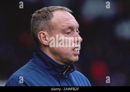 Swansea, Großbritannien. Februar 2020. Swansea City Manager Steve Cooper blickt auf. EFL Skybet Championship Match, Swansea City / Derby County im Liberty Stadium in Swansea, South Wales am Samstag, 8. Februar 2020. Dieses Bild darf nur für redaktionelle Zwecke verwendet werden. Nur redaktionelle Nutzung, Lizenz für kommerzielle Nutzung erforderlich. Keine Verwendung bei Wetten, Spielen oder einer einzelnen Club-/Liga-/Spielerpublikationen. PIC von Lewis Mitchell/Andrew Orchard Sportfotografie/Alamy Live News Credit: Andrew Orchard Sportfotografie/Alamy Live News Stockfoto