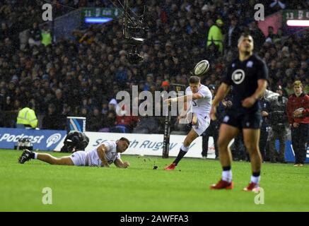 BT Murrayfield Stadium.Edinburgh.Scotland, Großbritannien. Februar 2020. Guinness Six Nations Test Match Schottland gegen England. Owen Farrell England Kapitän tritt die Punkte für den Sieg . Kredit: Eric mccowat/Alamy Live News Stockfoto