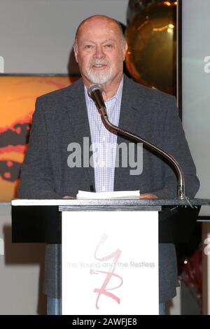 Los Angeles, Kalifornien. Februar 2020. ED Scott bei der Ankunft der Eric Braeden 40. Jubiläumsfeier zum JUNGEN UND UNRUHESTAND, Television City, Los Angeles, CA 7. Februar 2020. Kredit: Priscilla Grant/Everett Collection/Alamy Live News Stockfoto