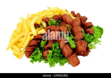Spiralige heiße Hundewürste und Kartoffelfries isoliert auf weißem Grund Stockfoto