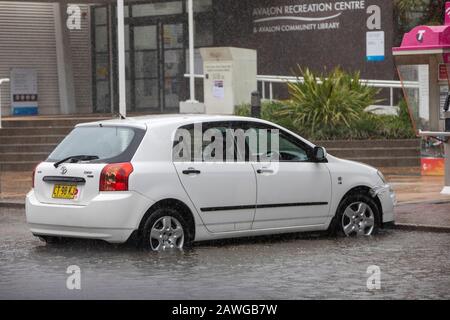 Avalon Beach, Sydney, 9. Februar 2020. Starke Winde und starker Regen bringen schnelle Überschwemmungen zu vielen Teilen der Nordstrände, Sydney, Australien Gutschrift: martin Beere/Alamy leben Nachrichten. Stockfoto