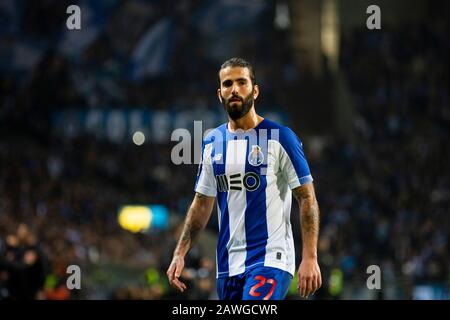 Porto, Portugal. Februar 2020. Spieler des FC Porto Sérgio Oliveira war während eines Fußballspiels der portugiesischen ersten Liga zwischen dem FC Porto und SL Benfica im Dragon Stadium in Porto im Einsatz.(Endstand; FC Porto 3:2 SL Benfica) Credit: Sopa Images Limited/Alamy Live News Stockfoto