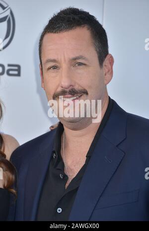 Los Angeles, USA. Februar 2020. Adam Sandler nimmt an den Film Independent Spirit Awards 2020 am 08. Februar 2020 in Santa Monica, Kalifornien Credit: Tsuni/USA/Alamy Live News, mit Stockfoto