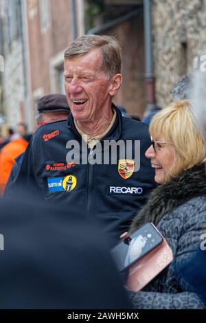 Antraigues, FRANKREICH, 2. Februar 2020: Der Alte Weltmeister Walter Rohrl während Der Historischen Monte-Carlo-Rallye. Diese 23. Ausgabe bietet Platz für 310 Mannschaften Stockfoto