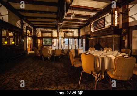 Speisesaal im Historischen Stanley Hotel im Estes Park, Colorado. Ein Spukhotel, das Stephen Kings "The Shining" inspiriert hat. Stockfoto