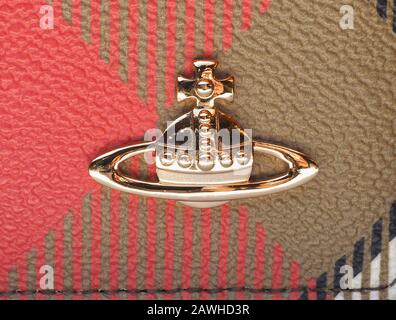London, Großbritannien - CIRCA JANUAR 2020: Vivienne Westwood orb Logo Stockfoto