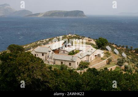 Kloster Kyra Panagia, Insel Pelagonizi (Nisos Kyra Panagia) und Insel Gioura, Nördliche Sporaden, Griechenland Stockfoto