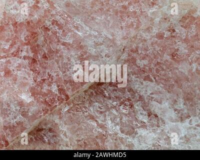 Rosen-Quarz-Texturhintergrund, nahe der rosafarbenen Edelsteinoberfläche Stockfoto