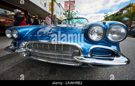 Vancouver, B.C., Kanada: Chevrolet Corvette Sting ray Convertible aus dem Jahr 1967 fotografiert aus einem vorderen Tiefwinkel. Das Autodach ist entfernt. Stockfoto