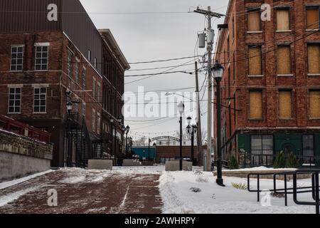 Oswego, New York, USA. Januar 2020. Blick auf Den Water Street Square im Stadtzentrum von Oswego, NY an einem übergiebelten Winternachmittag. Stockfoto