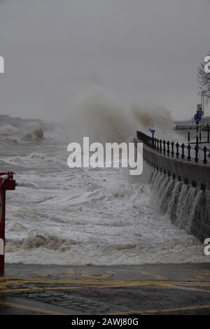 New Brighton, Merseyside, Großbritannien. Februar 2020. Wetter in Großbritannien. Gale Force windet sich, als Storm Ciara auf New Brighton Merseyside trifft. Kredit: Ken biggs/Alamy Live News Stockfoto