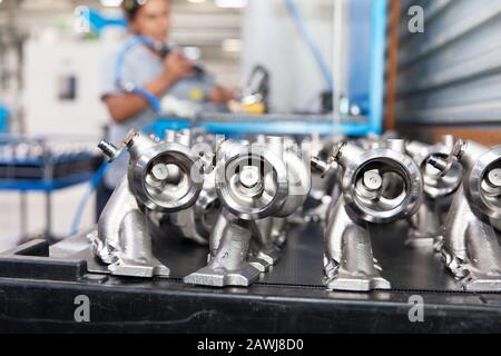 Herstellung von Autoteilen in der Automobilindustrie Stockfoto