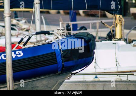 Tel Aviv Israel Februar 08, 2020 Blick auf ein Polizeiboot im Jachthafen von Tel Aviv am Nachmittag Stockfoto