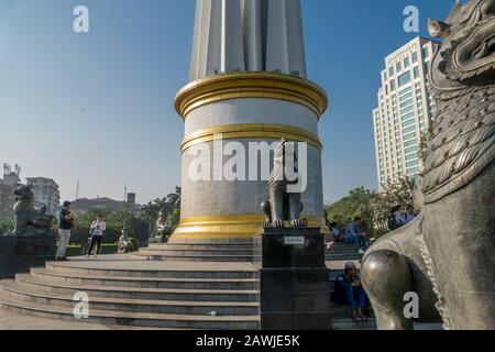 Yangon, MYANMAR - 23. JANUAR 2020: Unabhängigkeitsdenkmal im Maha Bandoola Park, Yangon Stockfoto