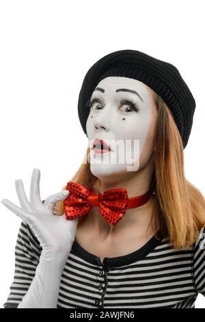 Lustige weibliche Mime auf Weiß. Porträt mit Nahsicht auf Frau Stockfoto