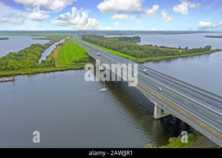 Autobahn A1 in der Nähe von Amsterdam in den Niederlanden Stockfoto