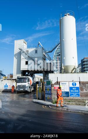 Hanson Ready Mix Concrete, Pier Terrace, Jews Row, Wandsworth, London SW18 Stockfoto