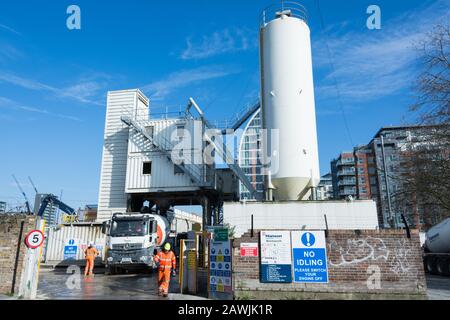 Hanson Ready Mix Concrete, Pier Terrace, Jews Row, Wandsworth, London SW18 Stockfoto