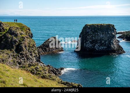 Die Klippen zwischen Arnarstapi und Hellnar in Snaefellsnes, Westisland Stockfoto