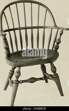 Wallace Nutting Windsors: Richtige Windsor Möbel. . Nr. 409 Nr. 409. Windsor mit sehr Hohem Bogen und Gebogenem Arm die Seiten verbieten den Einsatz von mehr als siebenlangen Spindeln, da eine gute Konstruktion gegen das Sertieren einer Spindel in einem sehr akuten Winkel am Bug ist. Sitz oval, 21 Zoll breit, 634 Zoll tief.Höhe 47 Zoll. Die spezielle Tomatch für den Sessel befindet sich gegenüber. Dieses Stück ist eine Kopie eines im Metropole-tan Museum, New York, was den Rücken betrifft, obwohl die Beine hier bettergewendet sind. Ein Stuhl mit wunderbarer Wachsamkeit und Leichtigkeit. Der Rücken ist nicht wirklich höher als einige andere, aber er ist App Stockfoto