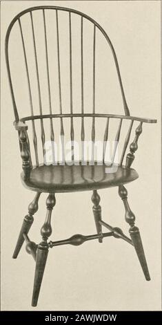 Wallace Nutting Windsors: Richtige Windsor Möbel. . Nr. 335 Nr. 301 Nr. 335. Hoher, flacher Rücken Dieser Stuhl passt zu dem schönen Schleifenarm Windsor auf der gegenüberliegenden Seite.Höhe 40 Zoll. Siehe unten. Nr. 336. Hohe, flache Abstützung, Versteift, Unterscheidet Sich Von den oben genannten nur durch Versteifungsspindeln, und wir empfehlen sie als besser. Nr. 301. Early Bow-back, Braced Dies ist der standardmäßige Rückbogen, der andere als ein Hopp-Back. Es ist mehr erwünscht als jede andere Windsor mit Schleife. Es ist der erste frühe amerikanische Stil, nach dem Typ ThePhiladelphia (sonst Pennsylvania genannt). Durch die Form des Rückens Stockfoto