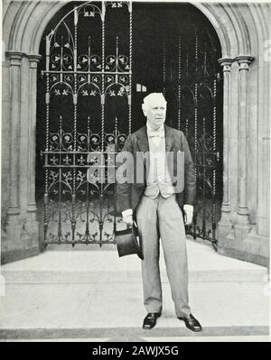 Sir Benjamin Stones Bilder; Aufzeichnungen über das nationale Leben und die Geschichte, die aus der Sammlung von Fotografien von Sir Benjamin Stone, M.P. ST, und als Amateur des Schauspielers, des Stillsten der Comedians, entstanden sind. Aber als Parlamentarier ruht der Ruf weniger auf der Darstellung der Jjolitikalität als auf der Erinnerung an eine ungewöhnlich sonnige Haltung. Er war der Unterschied, in der Zeit der beliebteste Mann im Haus von Connnons zu sein. Er war angenehm anzusehen, groß und breit schulterig, mit einem frischen, ansehnlichen Gesicht, immer eine Luft Ofgenialität und gute Natur zu tragen und mehr Thesqui anzudeuten Stockfoto