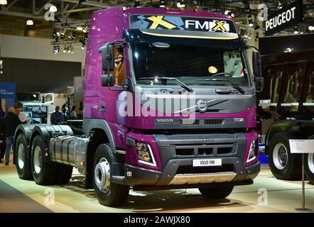 Moskau, Russland. Februar 2015. Der Volvo FMX wird auf der COMTRANS15 International Commercial Vehicle Auto Show auf der International Exhibition Cent gezeigt Stockfoto