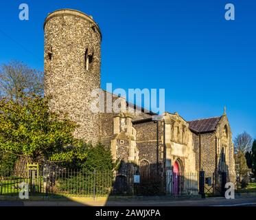 St. Mary Coslany Kirche Norwich. St. Mary Coslany ist die letzte noch erhaltene, runde, hochaufragte Kirche aus dem Mittelalter in Norwich. Der Turm stammt aus dem 12. Jahrhundert. Stockfoto