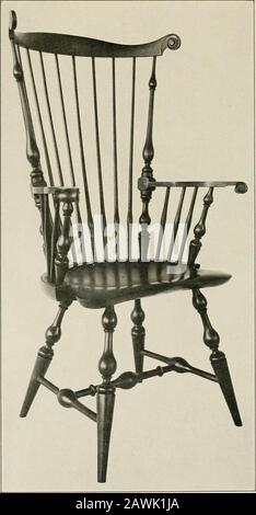Wallace Nutting Windsors: Richtige Windsor Möbel. . Nr. 419 Nr. 419. Double Comb-back Wird Manchmal auch als "Three Back Windsor" bezeichnet, aber dieser Begriff würde auch für den Bowback mit auferlegten Kamm auf Seite 32 gelten. Das ansprechende Design ist sehr bequem, der hinterlegte Korb kurvig in alle Richtungen. Von der Seitenansicht aus gesehen ist eine zarte Kurve zu sehen, die den gesamten Rücken leicht ausgehöhlt. Sitz 2114 Zoll breit, 6,2 Zoll tief; Höhe 49 Zoll - das höchste von Windsors. Nr. 422. Tenoned-arm Fan-back (Beschreibung im Gegenteil)[20] Stockfoto