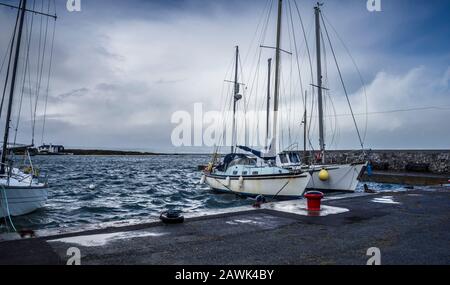 Groompsort Hafen während Storm Ciara Stockfoto