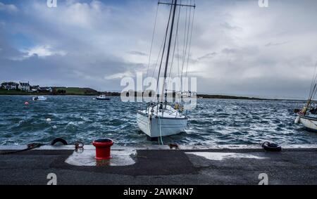 Groompsort Hafen während Storm Ciara Stockfoto